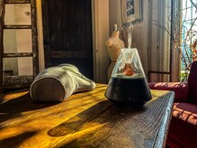 オゥルージュ カシェ(Au-rouge Cashe)の雰囲気（Aroma diffuser、HotSeat、Hot首枕、美容室って気持ちいいを実感）