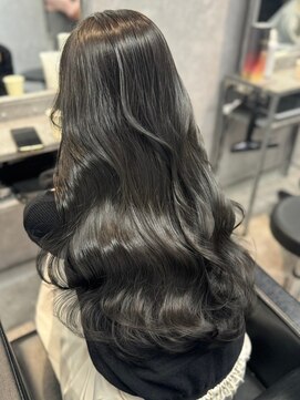 ロイオブジゼル(roi of GiseL) ダークグレージュ　透明感カラー　フェミニンロング　艶髪　艶髪