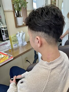 コアフィールフィス(COIFFURE fils) 【見附 今町】フェザーパーマ フェードカット 似合わせ