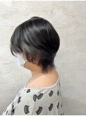 黒髪アクセサリーカラーグレーくびれショート