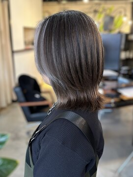 リム(Rim) 白髪を活かしたハイライト