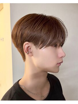 ノラ シブヤ(NORA) センターパートメンズカット韓国ヘアダブルカラー刈り上げなし