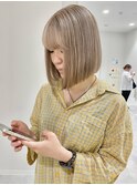 ミルクティーベージュ/ブリーチあり/ボブ/ハイトーン