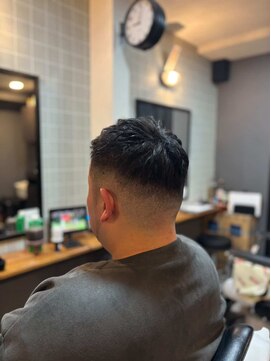 ザ ブライト バーバー(The BRIGHT BARBER) フェザーアップ　スキンフェード