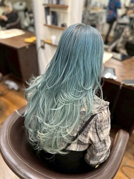 ヘアーデザインルアナ(Hair design Luana.) ブリーチカラーでつくるシルバーターコイズ