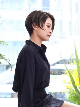 クラスコウベ 三宮店(Krass kobe) 斜めバングデザインカラーハンサムショート【宮尾ウィルヘルム】