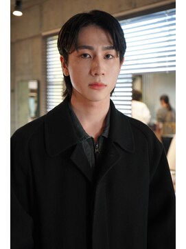 キュー(Cue_) 韓国風ウルフストレートセンターパート【石阪】