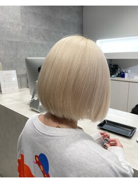 アンダーバーホワイト(_WHITE) ホワイトブロンド