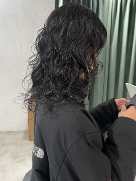 ヘン(hen) 【心斎橋hen】ウルフパーマ　ミディアムパーマ　ウルフカット