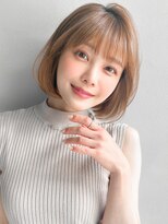 ナチュラルカールホワイトブロンドワイドバングイメチェン