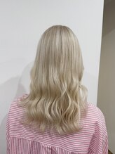 イリス(Iris) ホワイトベージュ×ブリーチ