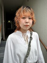 イロ(IRO)&nbsp;ミディアムウルフパーマ×オレンジ