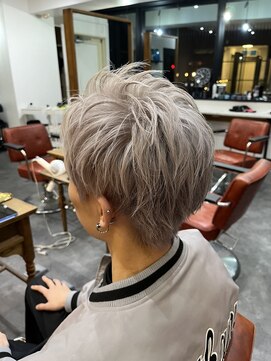 カット純(CUT純) アップバングホワイトカラー