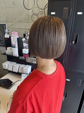 ホーミー(Homie) 寒色カラーとタッセルボブの組み合わせ