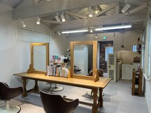 ☆差し込む光とウッディな店内☆
