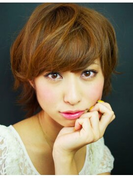 ザ シー 海老名(The C) ヌーディーベージュの耳かけ色気ショート☆海老名　ザシー