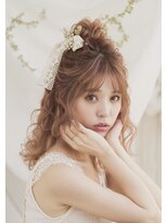 二次会やパーティーにも可愛いハーフおだんごスタイル