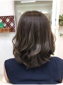 ブリーチWカラーミディアムヘアミルクティーアッシュベージュ