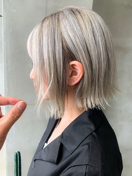 テトヘアー(teto hair) ホワイトブロンド、外ハネボブ、プラチナブロンド、ブリーチ３回