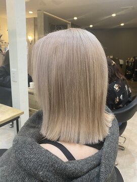 エリス ウメダ(Eliss umeda) ホワイトベージュ