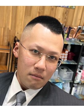 ピシャッとニ代目銀二郎 スキンフェードカット【広島/理容室/バーバー】