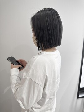 ヨーク(YOKE) YOKE 切りっぱなしボブタイトボブアッシュグレージュ前髪なし