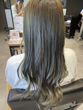 アチーブリス(achieve Liss) オリーブグレージュ透明感立体感×無造作ウェーブ10代20代30代