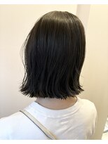 トレパルッキエーレ(tre parrucchiere)&nbsp;［-tre-］切りっぱなしボブ×オリーブカラー　20代/30代/40代