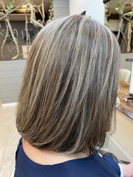 マコ(mako) 白髪ぼかしカラー