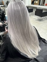 エイチ(H) xブリーチ/イメチェン/ホワイトブロンド/外ハネボブ/美髪/