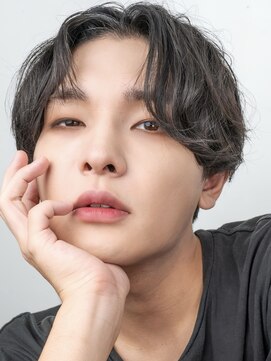 シド 表参道(s.i.d) 韓国アイドル風シャドウパーマ×トレンドメンズメイク