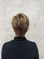 ゼン(zen) 【襟足スッキリ×白髪ぼかしハイライト】大人の上品ショート!