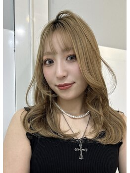 カリーナ(CARINA)の写真/ミディアム～ロングカット専門。顔周りレイヤー毛流れまで細部にこだわり長さを活かしたシルエットを。