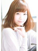 ふんわり感が可愛いミディアムボブスタイル