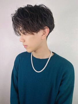 アンダーバーホワイト(_WHITE) 前下がりセンターパートスパイラルパーマ