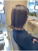 赤みを抑えたアッシュカラー！外ハネミディアム
