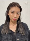 筋感のある細めハイライト外国人風オフィスで浮かないハイライト
