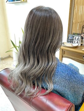 クオリア(Quaria) バレイヤージュホワイトベージュ