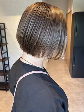 コンフィー(comfy) 【comfy 佐藤】白髪ぼかしハイライトショート【草加/谷塚美容室