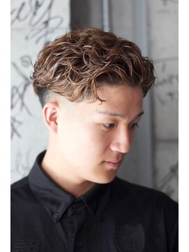 キングスマントーキョー 立川北口店(KINGSMAN TOKYO) アップバング / ツーブロック / スキンフェード 【立川】