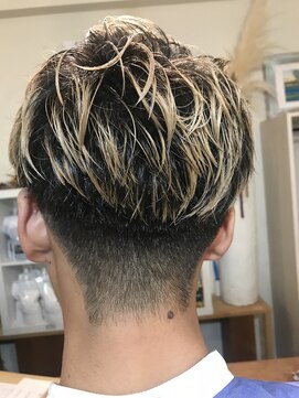 ムー(moo.) 金髪×刈り上げ