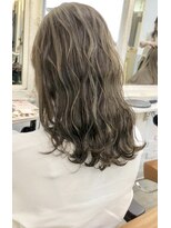 ジーナ 新宿(Zina)&nbsp;ハイライトベージュカラー　【Zina新宿　木暮　莉茉奈】