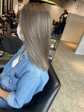 メリー オオサカ(Merly Osaka) ハイトーンだけどまろやかなブリーチカラー_white olive beige_