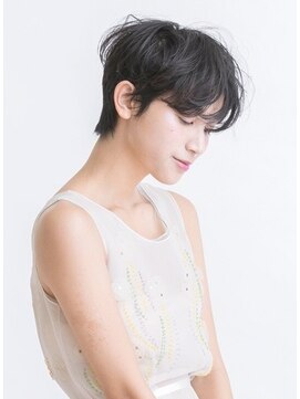 ビュートリアム 福岡(BEAUTRIUM) 柔らかい丸みのマッシュルームショートレイヤーヘアー