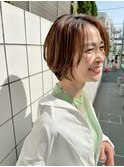 ひし形シルエットのショートボブ・トップがふんわり