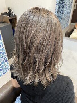 リリー(Lily) 外ハネ！ゆる巻きミルクティーグレージュ