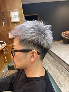 ヘアーサロン アトリエ(Hair salon ATORIE) ツーブロックショートブリーチカラーホワイトシルバー