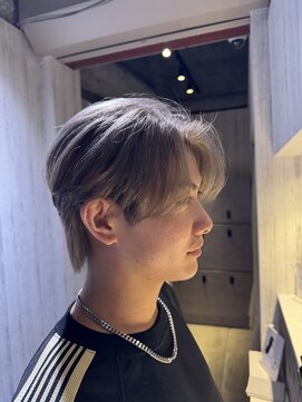 アクシー ヘアーアンドメイク(AXY HAIR&MAKE) シースルーマッシュシルバーベージュカルマパーマ新宿