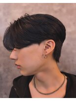 エイル 北堀江(Eir)&nbsp;ブルーブラック　カルマ　センターパート  前下がり　毛流れ