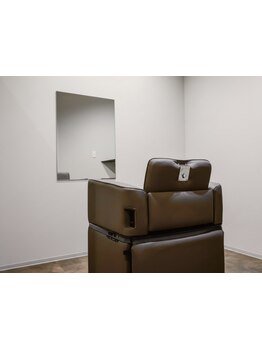 ”本質志向の大人男性がヘッドスパ,最新パーマ,カラー技術で「自分らしくカッコよく生きる力」を取り戻す◎